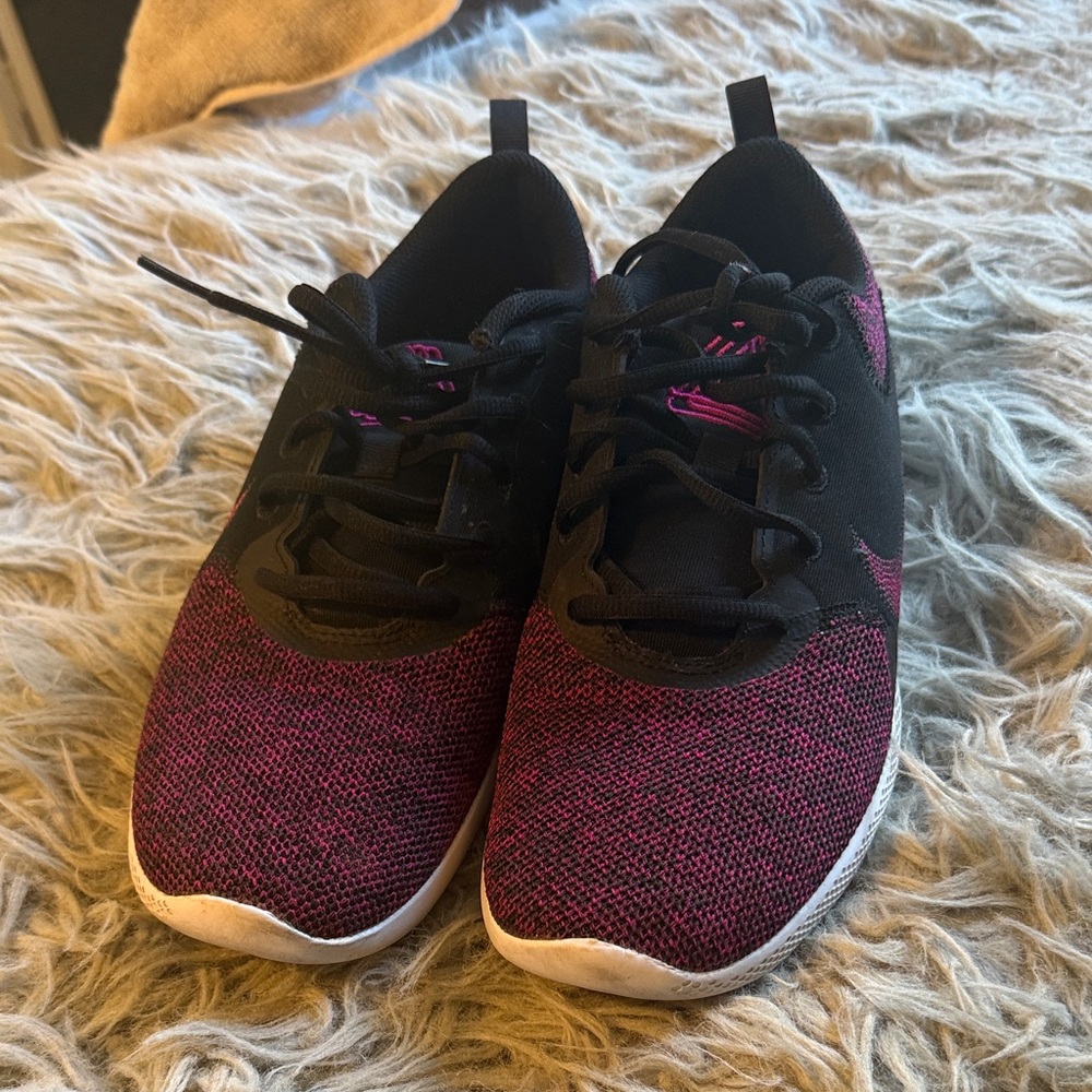 Nike Women's Black and Pink Sneakers